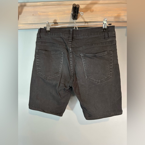 Forever 21 Men Denim Shorts in Distressed Black - Picture 2 of 3